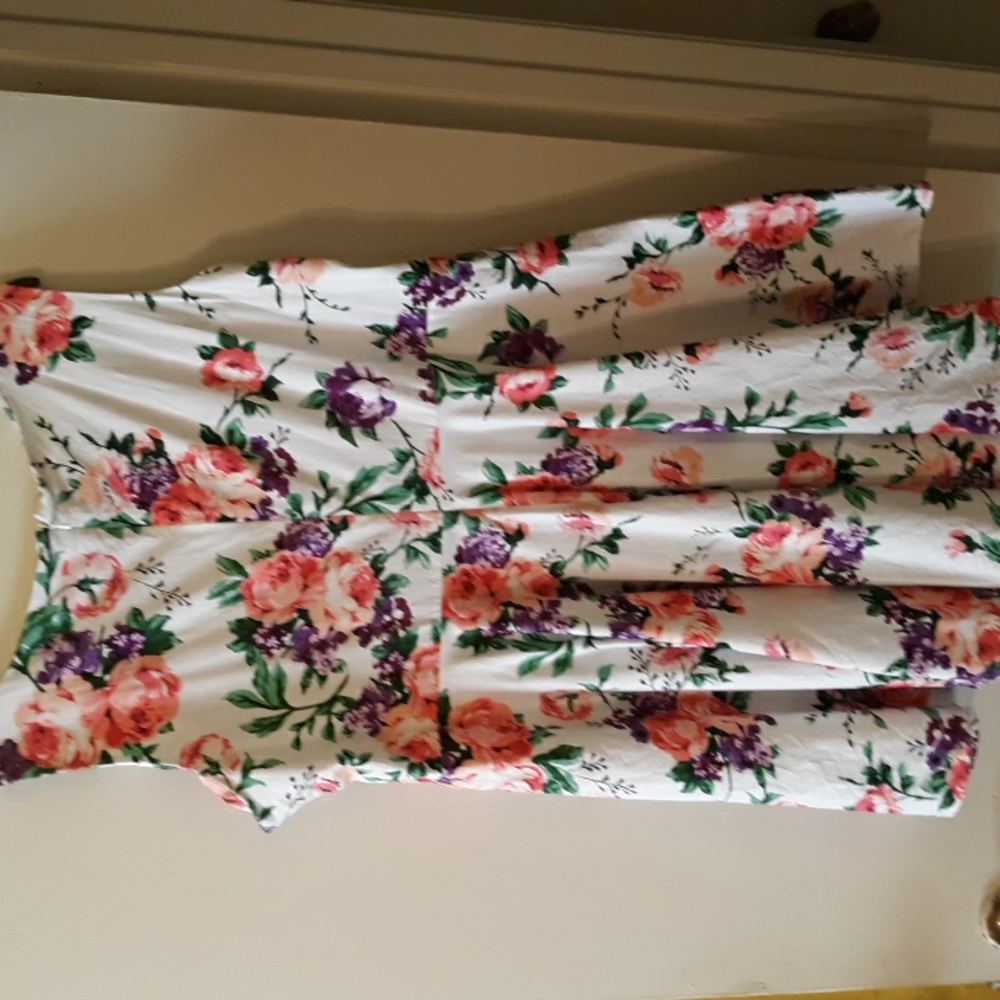 Spring/Summer Dress - Picture 2 of 9